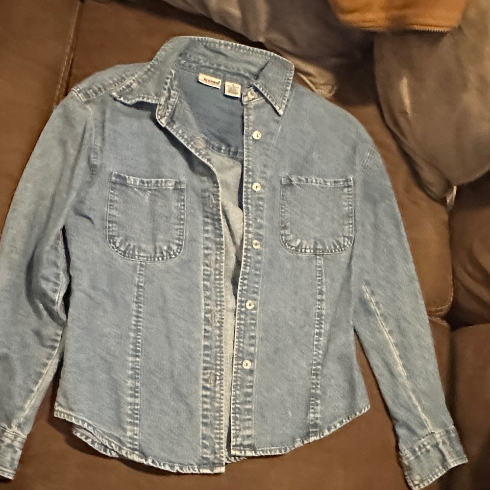 Stylish Denim Jacket in Light Blue